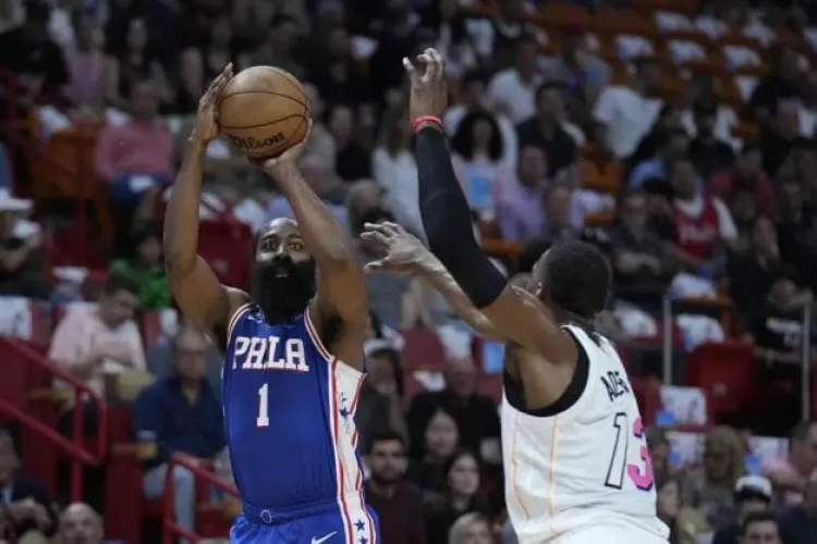 Sixers ganan por paliza