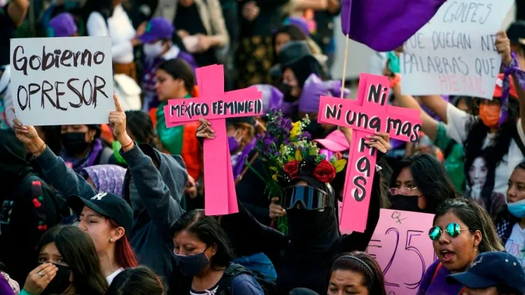 ¿Por qué no debes felicitar a las mujeres en el 8M?
