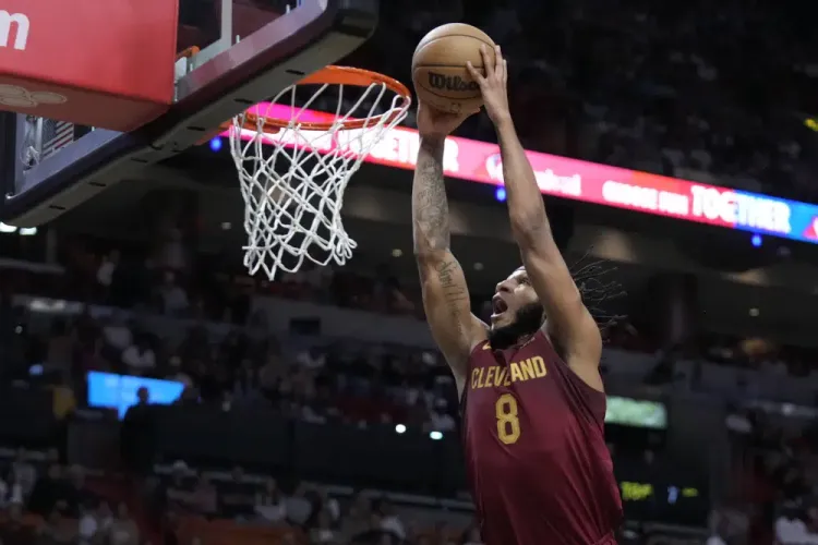 Garland anota 25 al ganar los Cavs