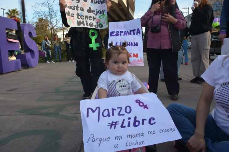 Alzan mujeres la voz