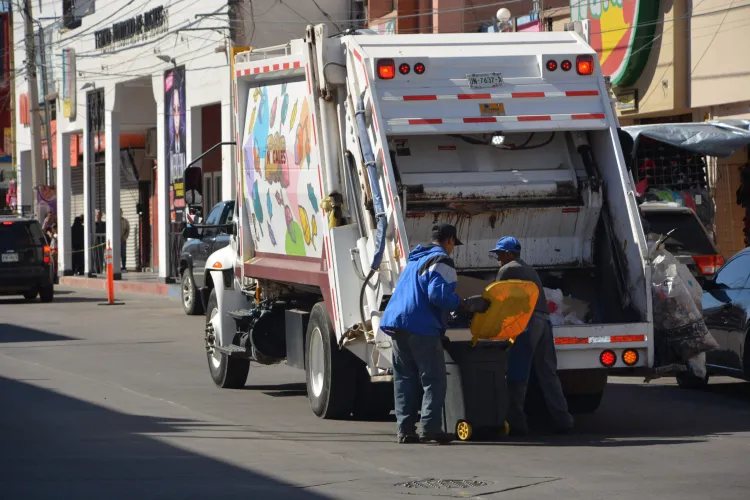 Urgen a comerciantes sacar la basura en horarios acordados