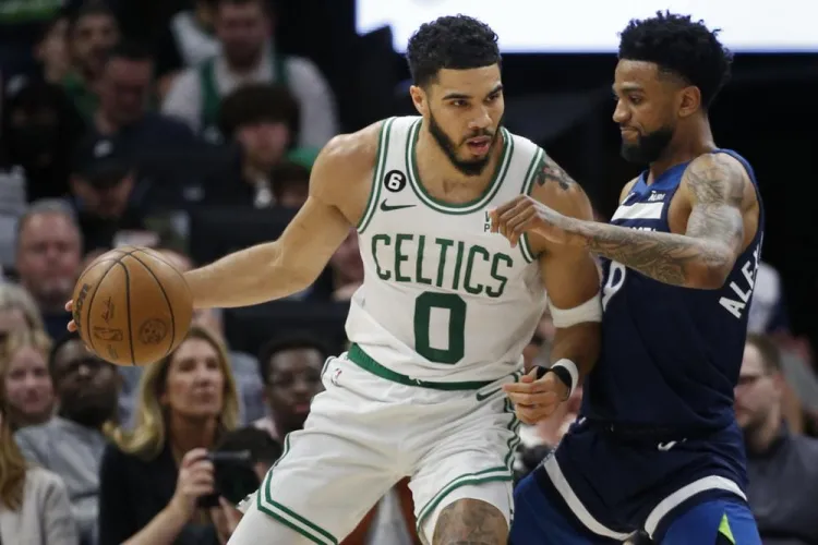 Brown consigue 35 puntos al ganar Celtics