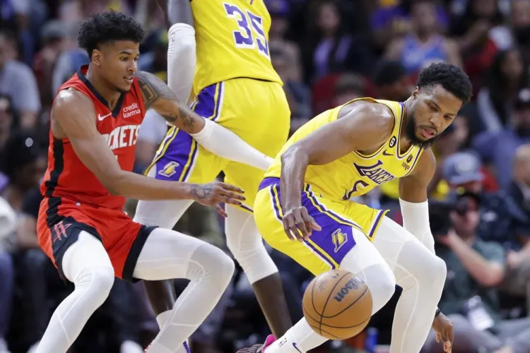 Houston sorprende a Lakers