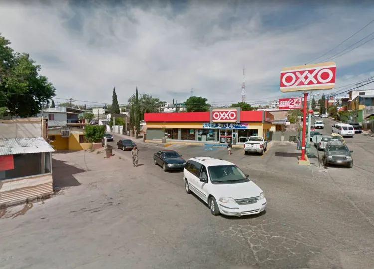 Asaltan Oxxo en Lomas de Nogales 2