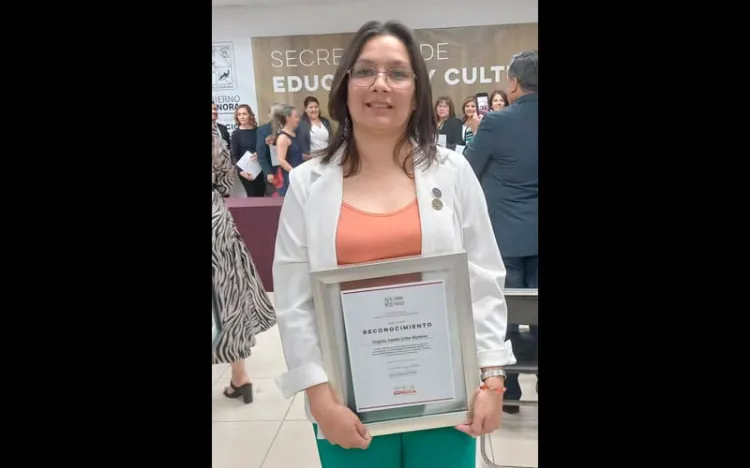 Es arquitecta Odette Uribe Profesionista del Año en Humanidades