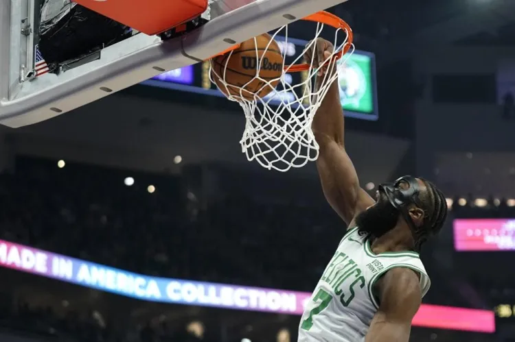 Celtics aplastan a los Bucks