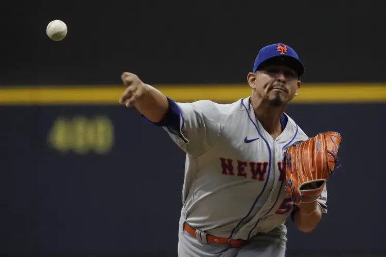 Mets cometen cuatro faltas