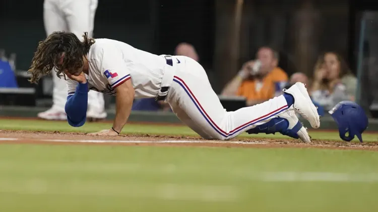 Smith recibe pelotazo en la cara en revés de Rangers