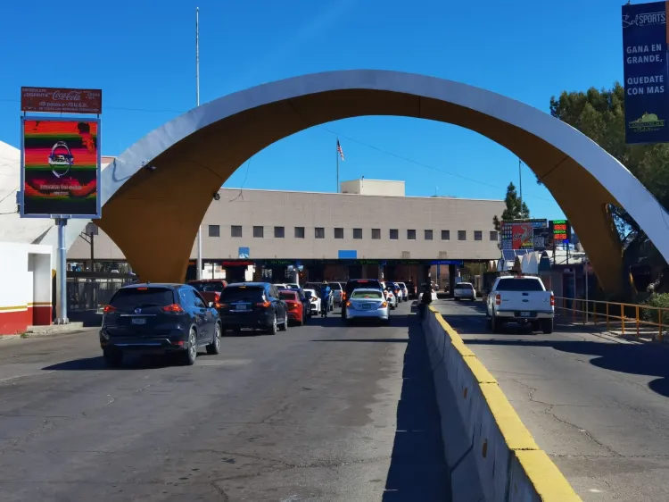 Bajan filas de cruce en días santos