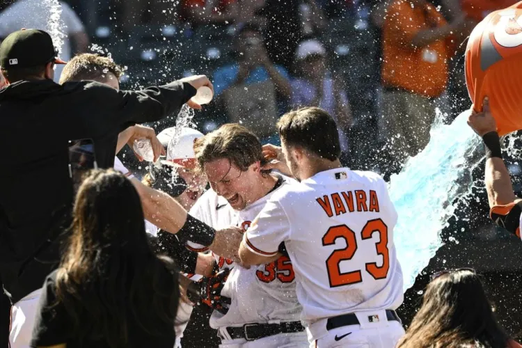 Rutschman da triunfo a los Orioles