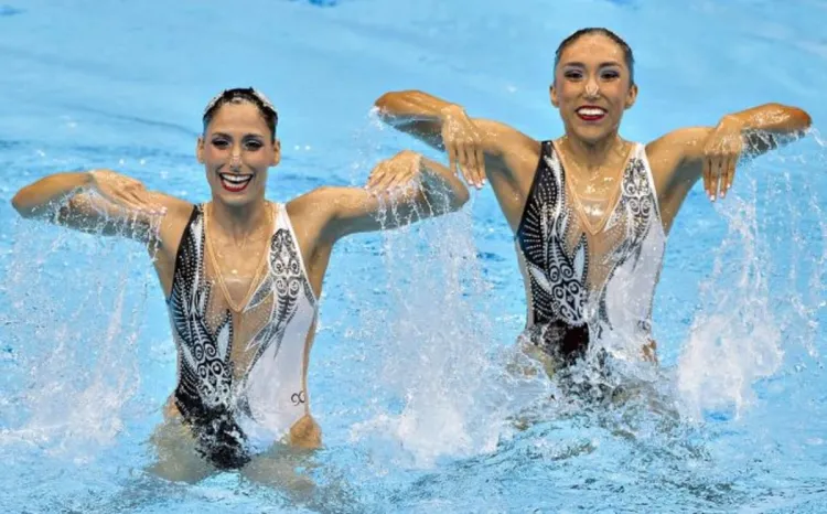 Nadadoras mexicanas ofertan uniformes