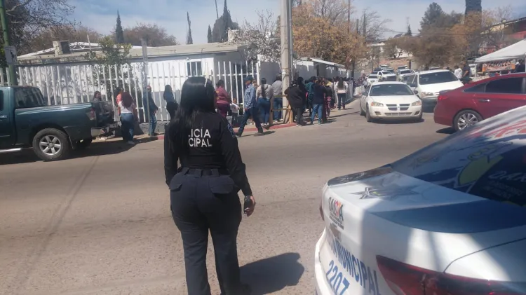 Resguarda Policía Municipal entradas y salidas de escuelas