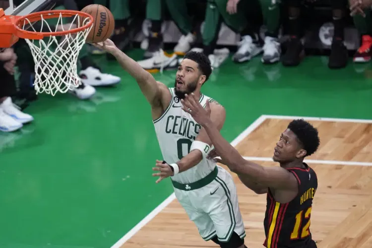 Celtics se despegan