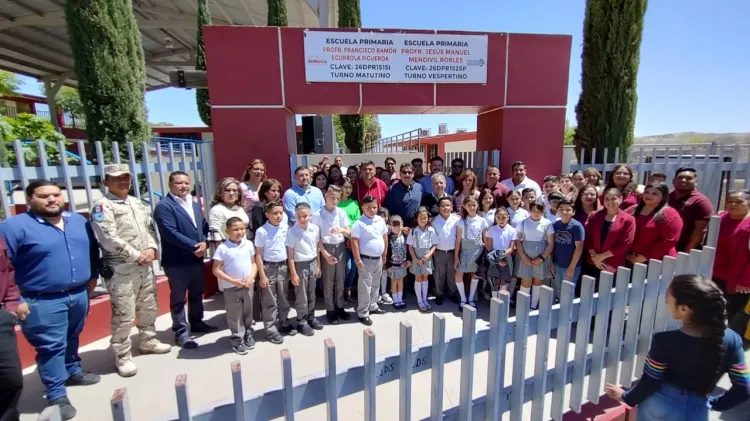 Honran vida y obra de dos maestros en identidad a escuela