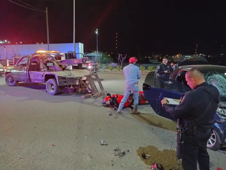 Corta circulación e impacta a motociclista