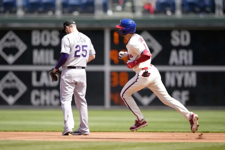 Filis se imponen a los Rockies