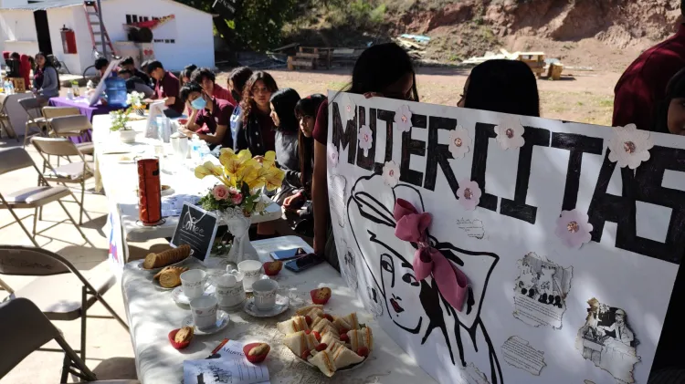 Celebran alumnos un Café Literario por Día del Libro