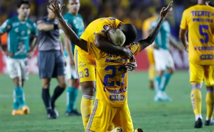 Tigres con leve delantera