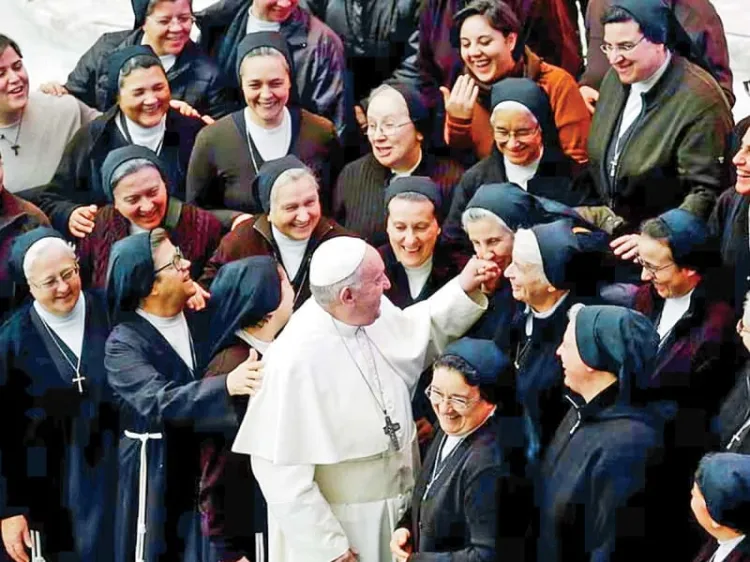 Papa Francisco aprueba que mujeres puedan votar en próxima reunión de obispos