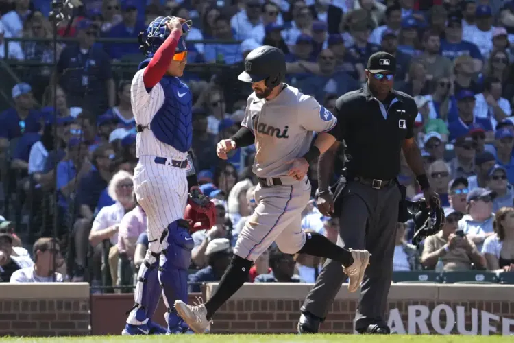 Marlins ganan en 14 rollos