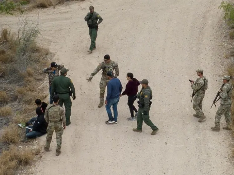 Despliega Gobernador de Texas helicópteros y fuerzas especiales contra migrantes