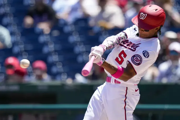 Nats ganan juego pendiente