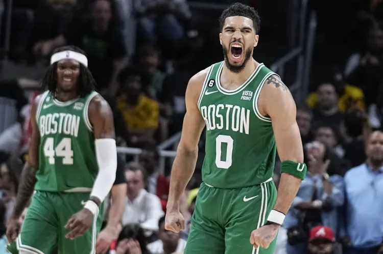 Celtics concreta regreso