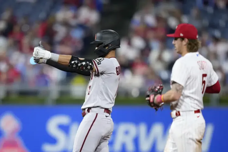 Gurriel Jr alarga racha bateadora