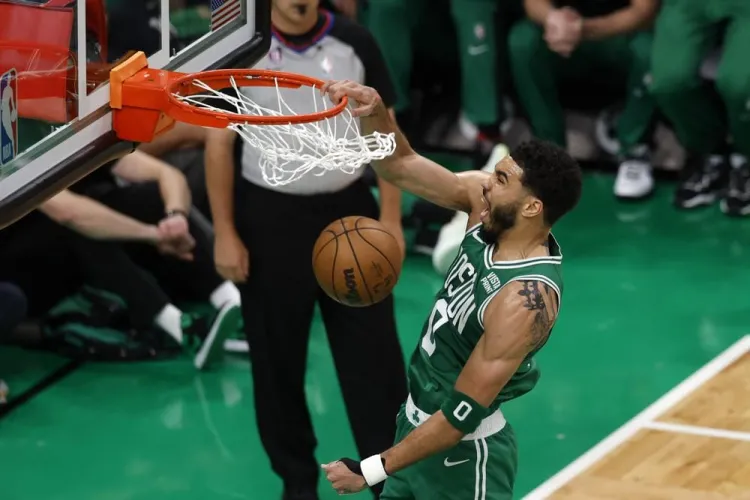 Celtics obligan al sexto