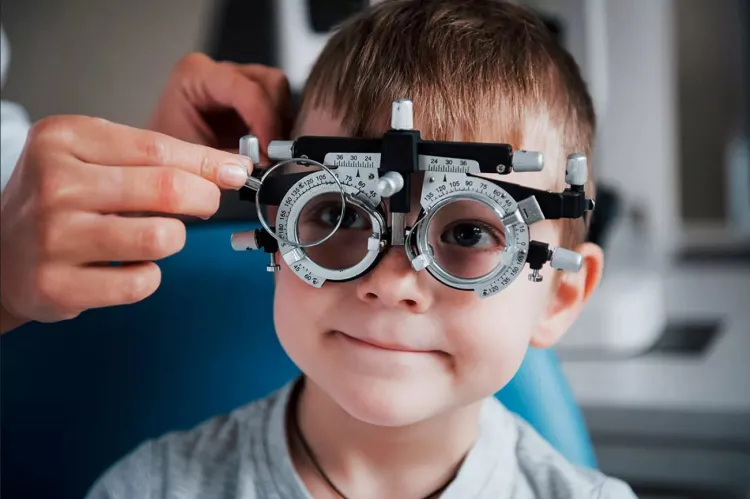 6 de cada 10 niños padece de problemas visuales: Optometrista