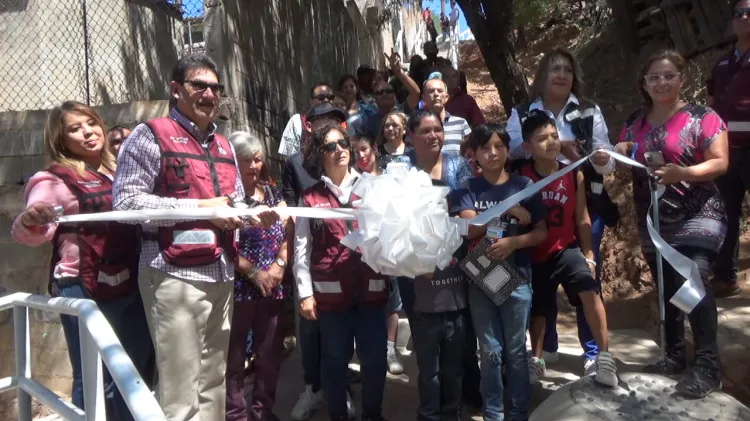 Inauguran escalinata y andador en la Municipal