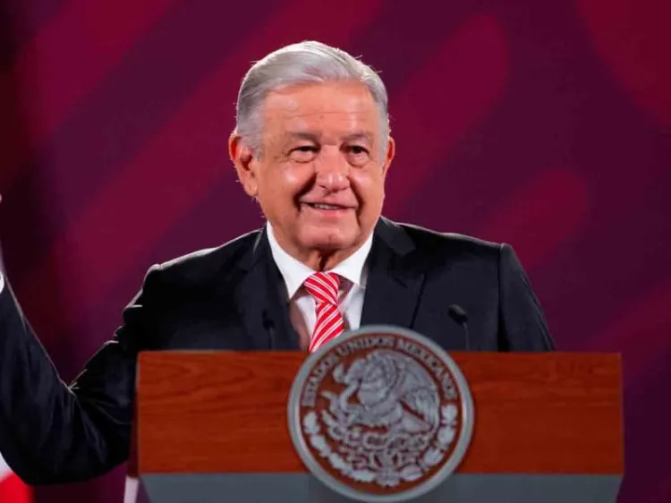 Cobra AMLO pensión de adulto mayor, declara ingresos por más de 1 mdp