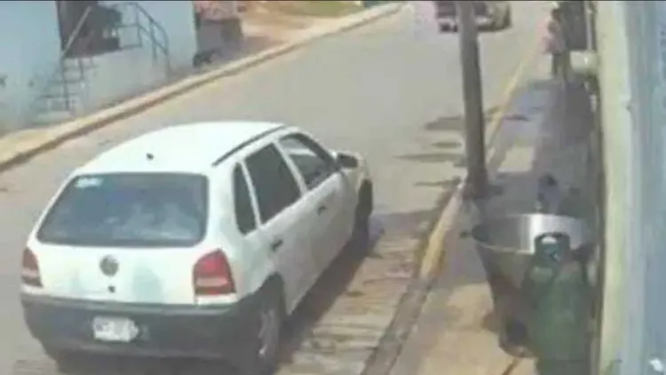 Lanza a perrito a un cazo con aceite hirviendo en Edomex