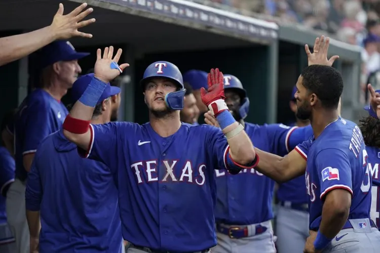 Heim produce cuatro en victoria de Rangers