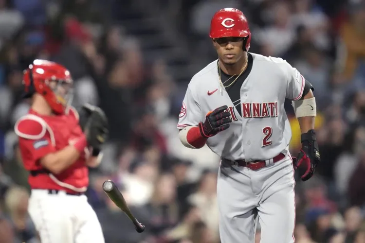 Rojos ganan con grand slam