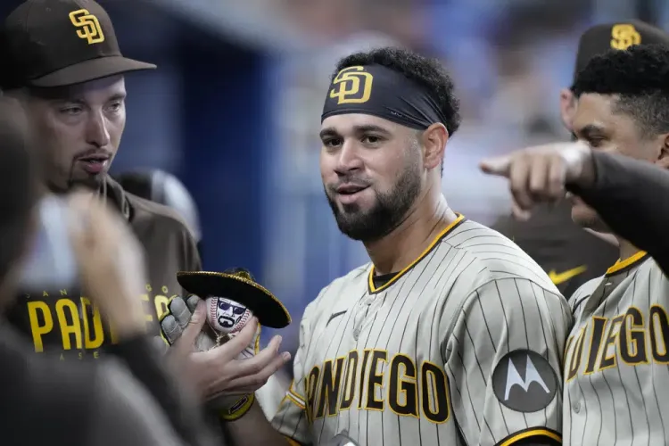 Padres superan a Marlins