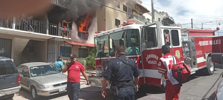 Destruye fuego vivienda en la San Miguel