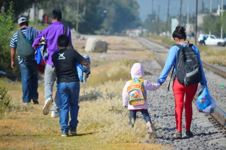 Exhorta Ken Salazar a migrantes a no caer en engaños de traficantes