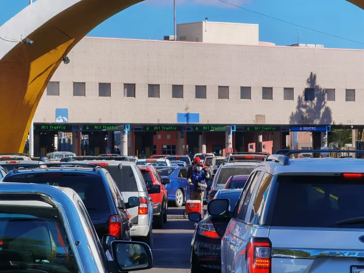 Fila hacia EU dispara llamados al 911