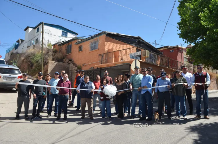 Inaugura Alcalde pavimentación de calle Gabriel Corella