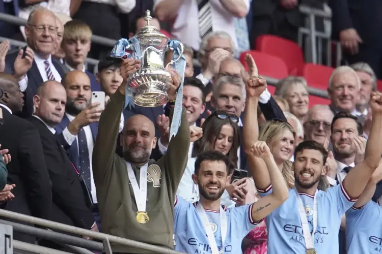 Manchester City huele el triplete