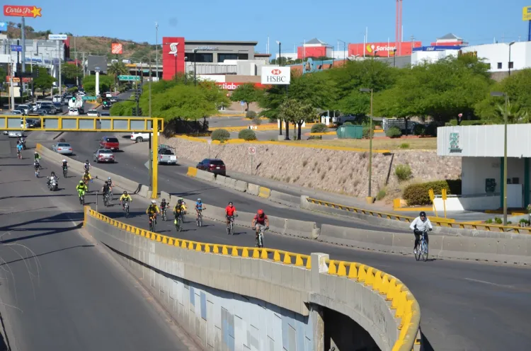 Pedalea Alcalde junto a ciclistas en el Día Mundial de la Bicicleta en Nogales
