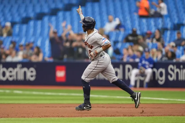 Astros ganan con 19 hits