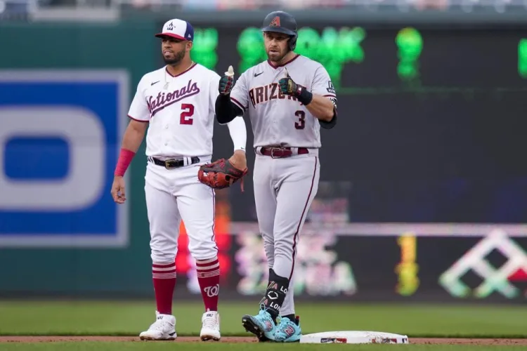 Diamondbacks abren distancia