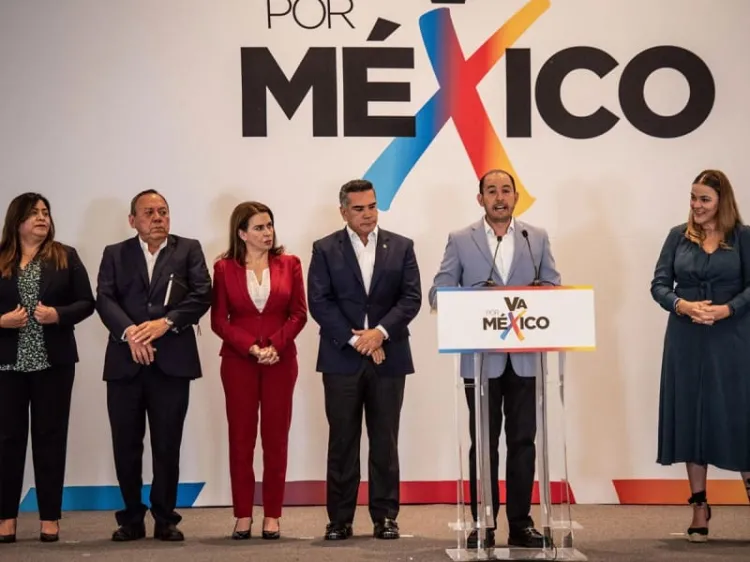 Llama AMLO a adversarios a definir proyecto rumbo a 2024