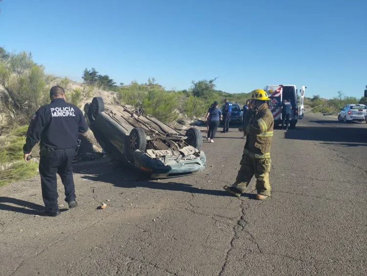 Tres menores lesionados en volcamiento