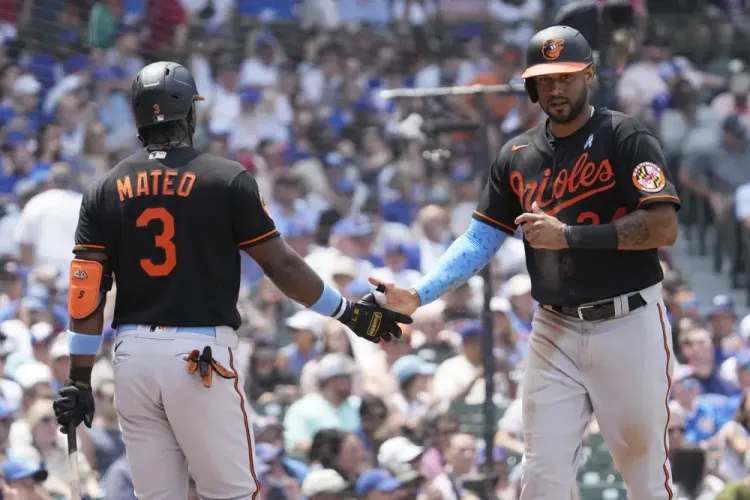 Orioles frenan a los Cachorros