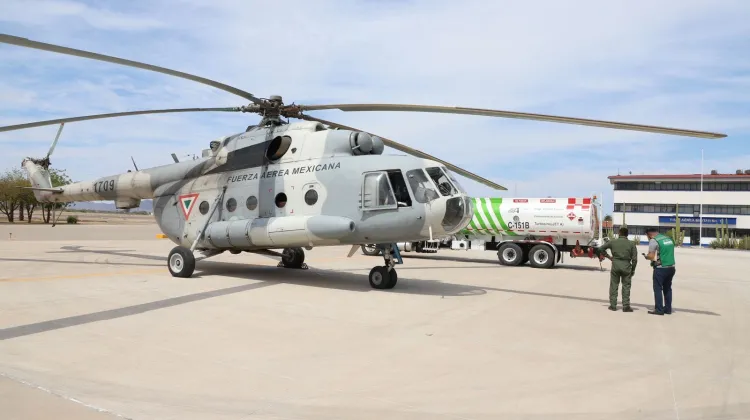 Llega segundo helicóptero de la FAM para combatir incendio forestal
