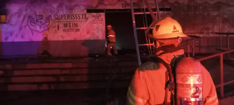 En jaque bomberos por incendios en edificios abandonados