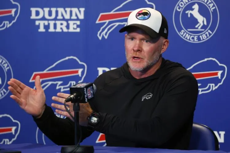 Bills amarran gerente y head coach